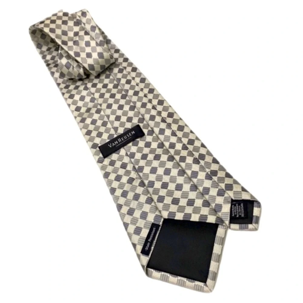 Van Heusen Silk Tie Hand Made Stain Resistant Tipped Pull String Bar Tac